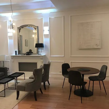 Lazare Maison De Maître , De Standing Avec Parking Privatif à Seulement 7 Minutes à Pied Du Centre Historique De Appartamento Béziers
