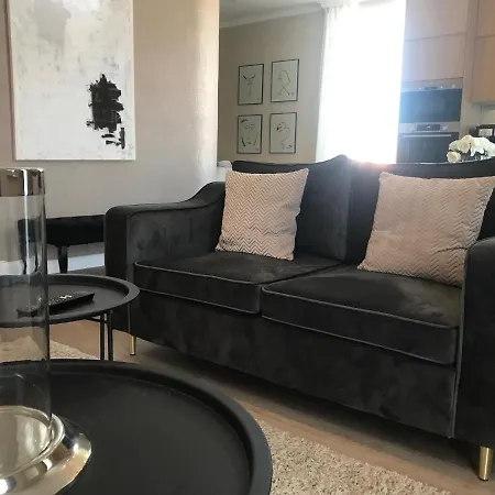 Lazare Maison De Maitre , De Standing Avec Parking Privatif A Seulement 7 Minutes A Pied Du Centre Historique De Appartement *