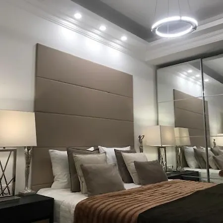 Apartment Lazare Maison De Maitre: Upscale With Private Parking Near Historic