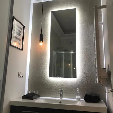 Appartement Lazare Maison De Maitre , De Standing Avec Parking Privatif A Seulement 7 Minutes A Pied Du Centre Historique De