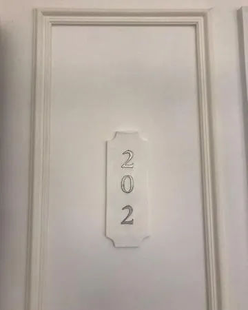 Lazare Maison De Maître , De Standing Avec Parking Privatif à Seulement 7 Minutes à Pied Du Centre Historique De