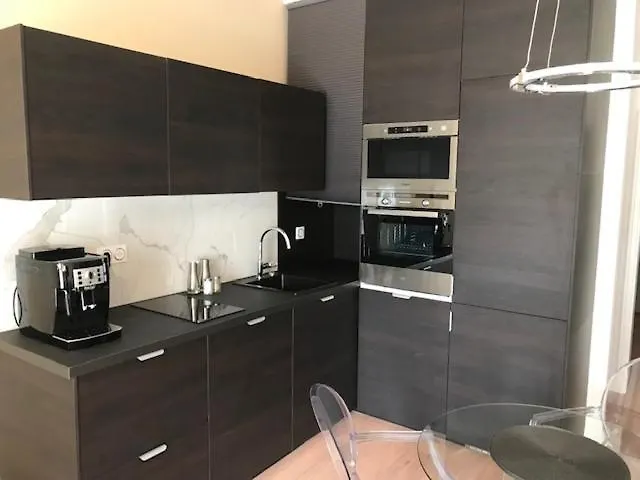 Apartment Lazare Maison De Maitre: Upscale With Private Parking Near Historic Beziers