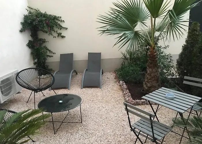 Apartment Lazare Maison De Maitre: Upscale With Private Parking Near Historic