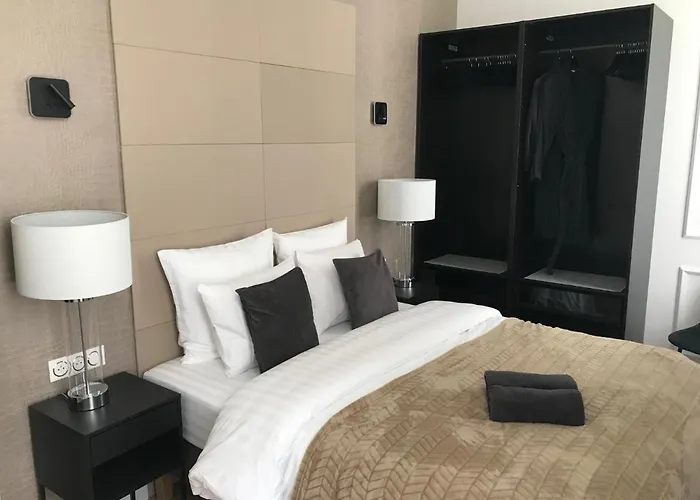 Appartement Lazare Maison De Maitre , De Standing Avec Parking Privatif A Seulement 7 Minutes A Pied Du Centre Historique De